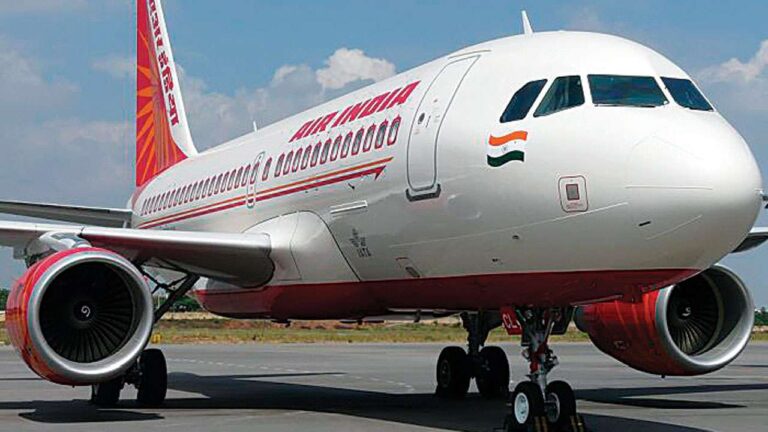 Agar Laparwahi Ki To Plane Se Utar Diye Jayenge, Padhein Poori Khabar