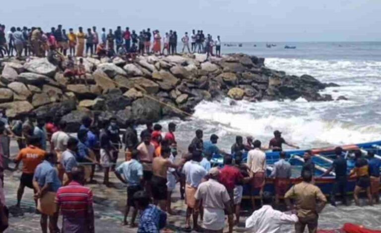 केरल में नाव डूबने से 4 की मौत