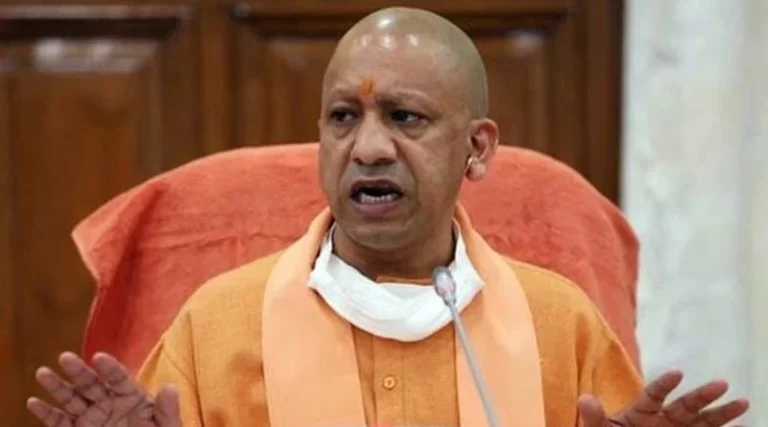 विधानसभा चुनाव से पहले वोटों के आड़ में हिंदुत्व पर निर्भर योगी आदित्यनाथ