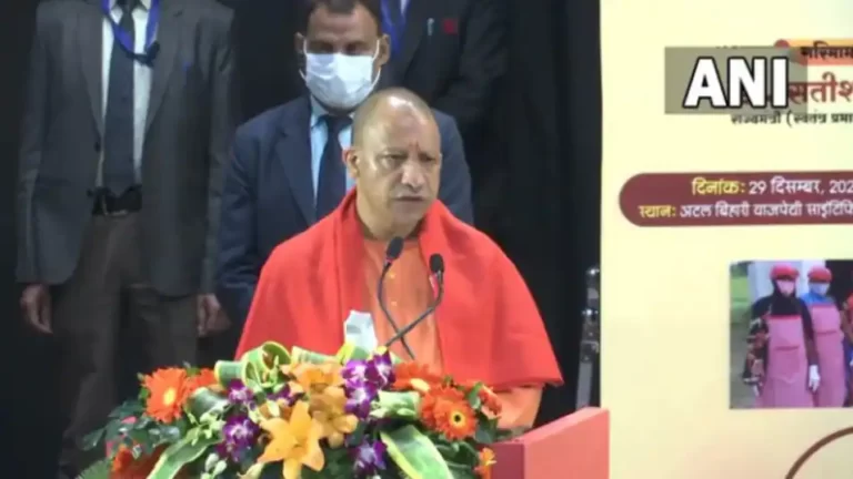 सीएम ने योगी शेफ-ट्रेनरों का वेतन बढ़ाया, साल में दो साड़ियों और 5 लाख रुपये के बीमा की घोषणा की