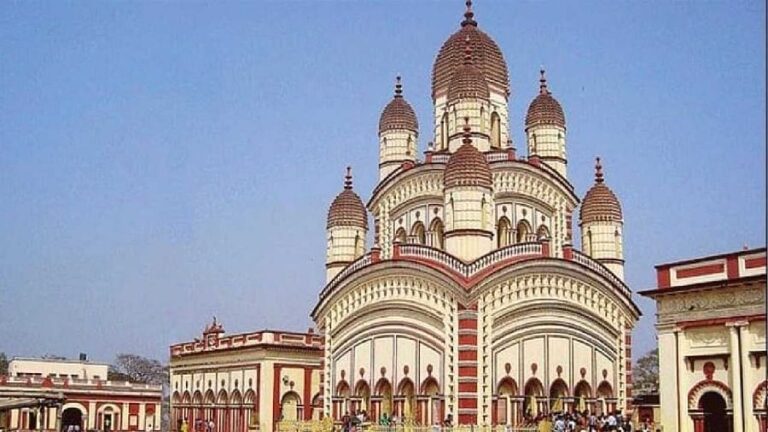 बंगाल में कोरोना संक्रमण के चलते एक जनवरी को बंद रहेंगे दक्षिणेश्वर और बेलूर मठ