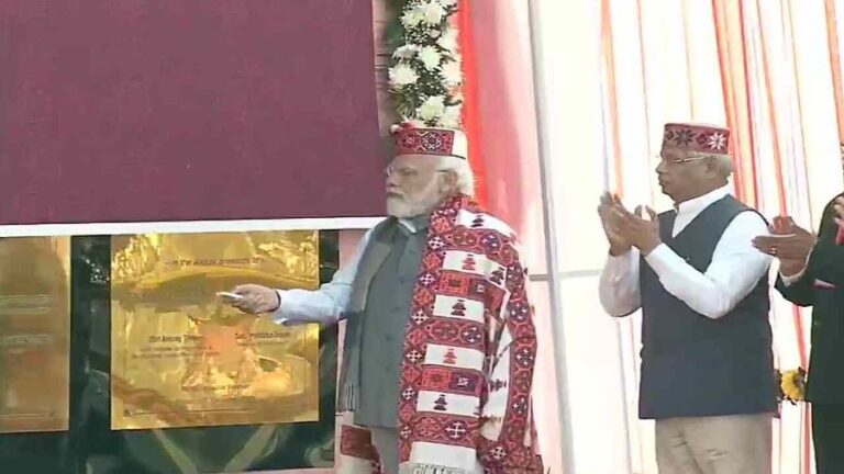 प्रधानमंत्री मोदी ने हिमाचल को 11,000 करोड़ रुपये की परियोजना भेंट की