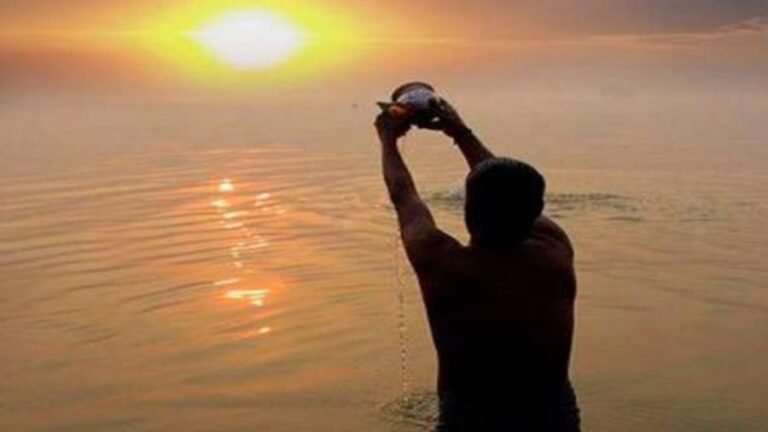 पौष माह में ऐसे करें सूर्य देव को प्रसन्न, जानिए पूजा विधि