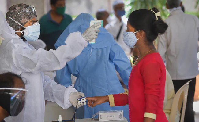 पिछले 24 घंटों में भारत में 9,195 नए COVID-19 मामले, ओमिक्रॉन के 781 मामले सामने आए हैं