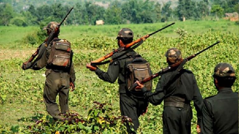 तेलंगाना-छत्तीसगढ़ सीमा पर पुलिस और नक्सलियों में झड़प, अब तक 6 शव बरामद