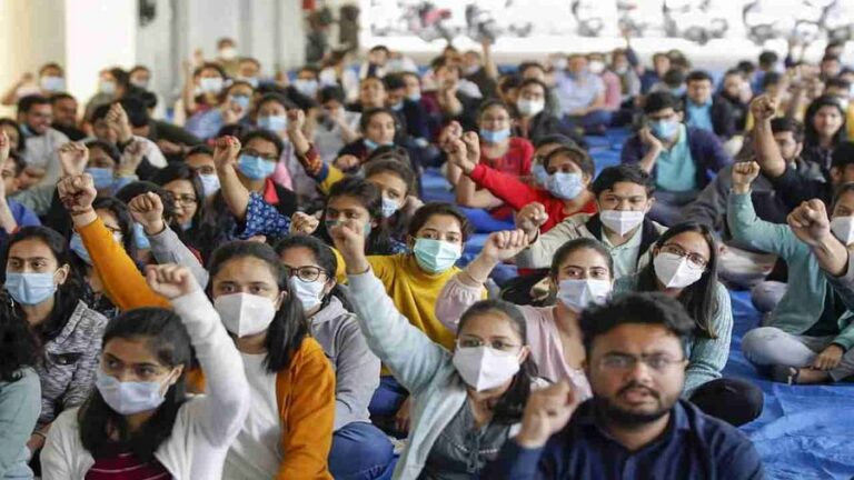 आज खत्म हो जाएगी रेजिडेंट डॉक्टरों की हड़ताल, दोपहर 12 बजे से ड्यूटी पर लौट आएंगे डॉक्टर
