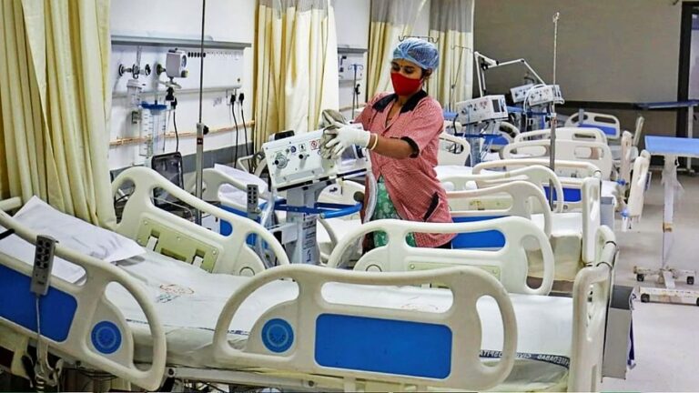 दिल्ली के अस्पताल में 10335 कोरोना बेड खाली, आईसीयू में 228 और वेंटिलेटर में 78 बेड
