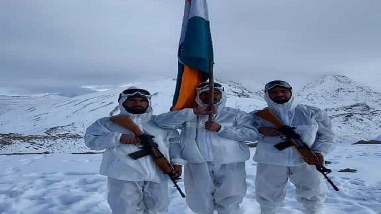 गणतंत्र दिवस: कड़ाके की ठंड में आईटीबीपी के जवानों में जोश