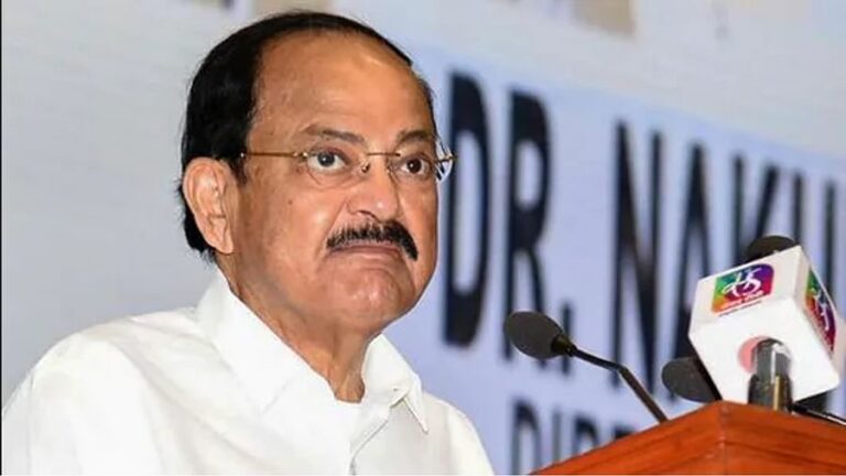 स्कूली बच्चों के लिए सामुदायिक सेवा अनिवार्य होनी चाहिए: उपराष्ट्रपति नायडू