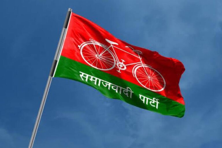 यूपी चुनाव: करहल में वोट नहीं डालने दे रहे, समाजवादी पार्टी ने चुनाव आयोग से की शिकायत