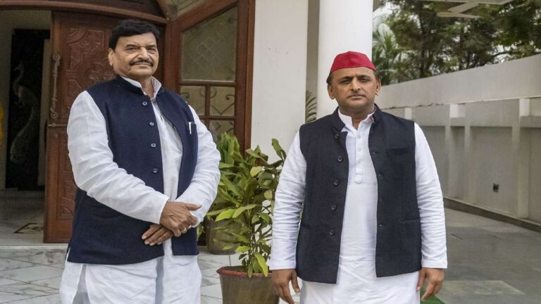 क्या मुलायम के वंश में होगी एक और जंग? इटावा पहुंचते ही शिवपाल यादव महाभारत और युद्ध की बातें करने लगे