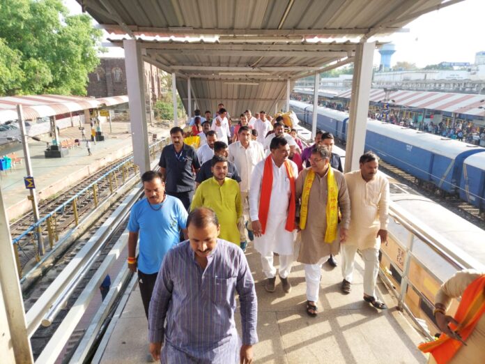 A grand welcome to Satish Punia on his arrival in Bhopal