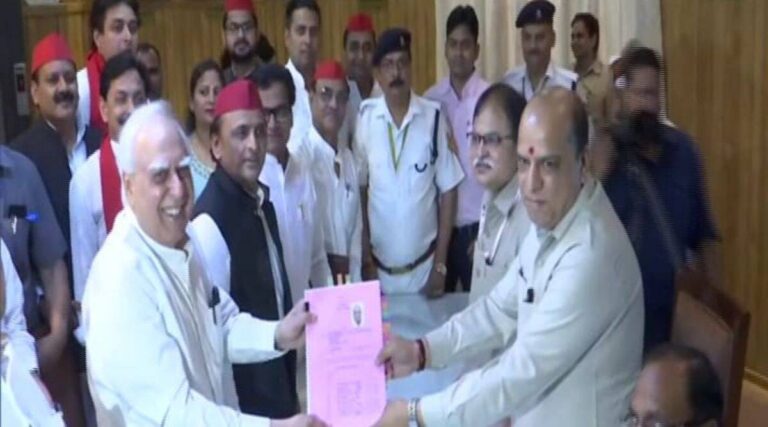 कपिल सिब्बल ने कांग्रेस से दिया इस्तीफा , राज्यसभा में होंगे सपा उम्मीदवार