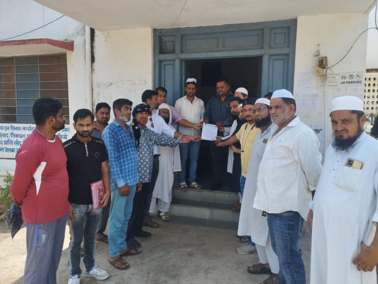 वक्फ बिल के विरोध मे राष्ट्रपति के नाम उपखंड अधिकारी को सौपा ज्ञापन