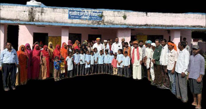 विधानसभा आसपुर में विधायक उमेश डामोर ने बांटे लैपटॉप और प्रोजेक्टर