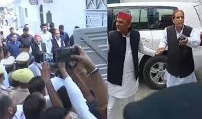 आजम खान से मिलने रामपुर पहुंचे अखिलेश यादव, सांसद नदवी नहीं रहे साथ