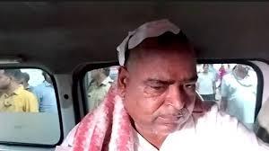 जेल में पूर्व मंत्री गायत्री प्रजापति पर जानलेवा हमला, कैदी ने किया हमला